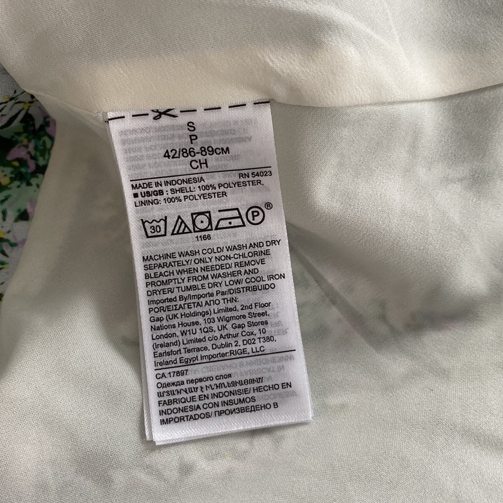 Banana Republic Blue jasmine wrap blouse. - Picture 8 of 8